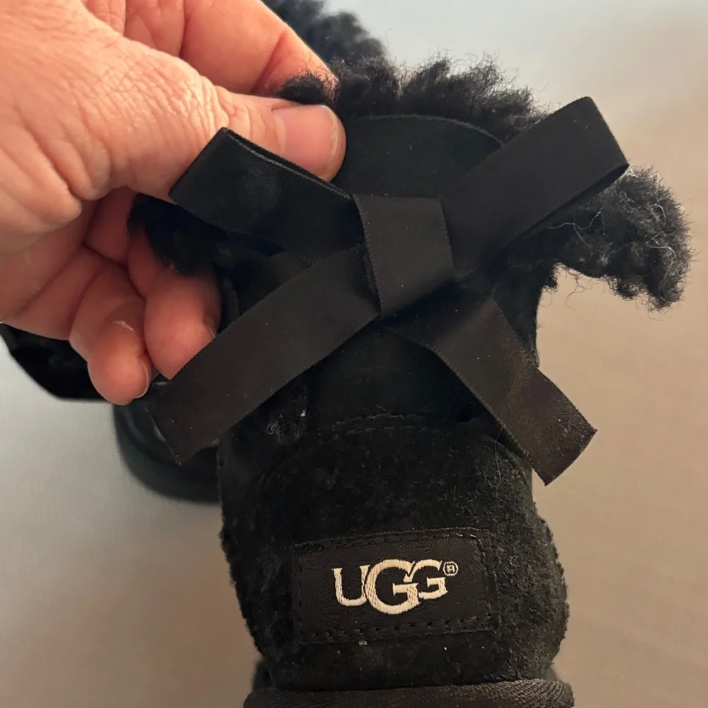 UGG Black Boots shearling size toddler 8 with Bow Detail